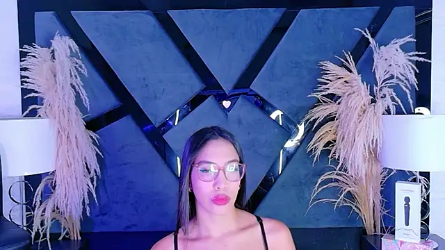 KylieWhite online show from October 25, 2025, 1:40 pm