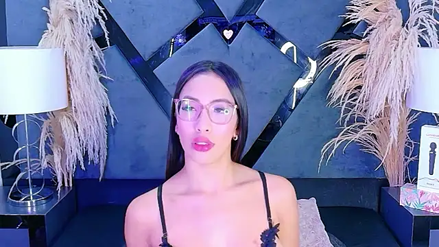 KylieWhite online show from November 7, 2025, 6:57 am