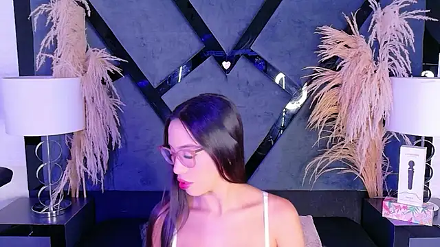 KylieWhite online show from November 8, 2025, 5:40 am