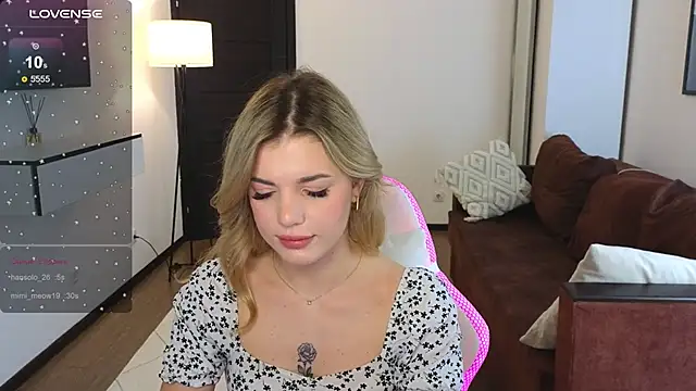 Snapshot of adrianawow1 chatting on March 14, 2025, 9:21 pm adrianawow1 online show from March 14, 2025, 9:21 pm