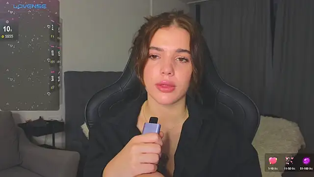 Snapshot of adrianawow1 chatting on October 8, 2025, 9:12 pm adrianawow1 online show from October 8, 2025, 9:12 pm