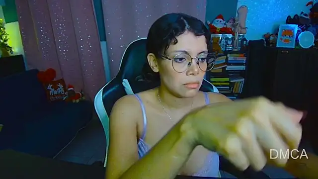 Snapshot of Drea_Foox chatting on December 22, 2025, 3:25 am Drea Foox online show from December 22, 2025, 3:25 am