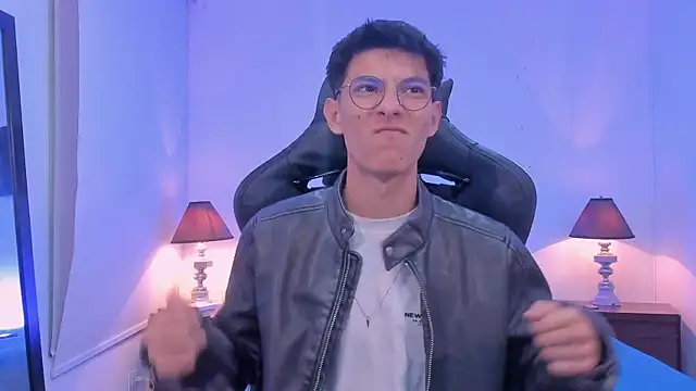 alexandersawyer online show from November 17, 2025, 12:44 pm