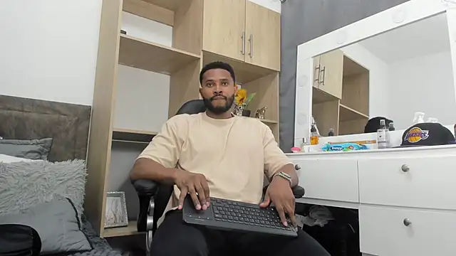 karsonmorris online show from October 25, 2025, 9:42 pm