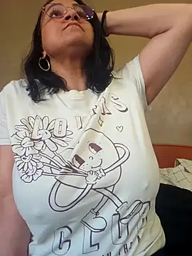 paulinaDiaz1 online show from April 18, 2026, 4:55 pm