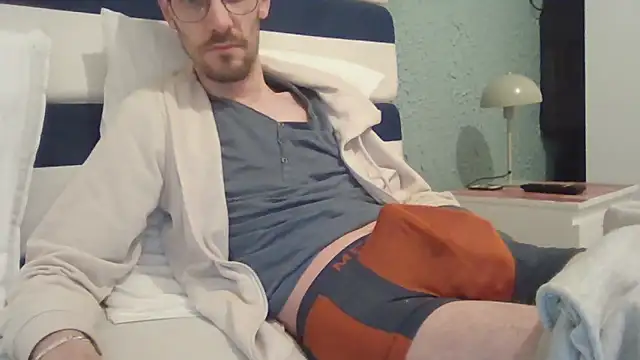 Snapshot of passif520 chatting on February 22, 2026, 3:43 pm passif520 online show from February 22, 2026, 3:43 pm