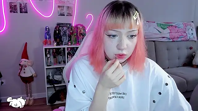 SweetieMollyy online show from November 13, 2025, 9:30 am