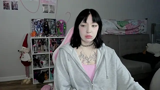 SweetieMollyy online show from December 15, 2025, 11:36 am