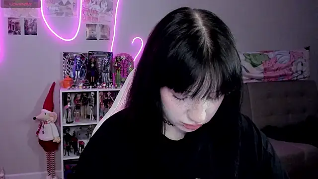 SweetieMollyy online show from December 18, 2025, 11:49 am