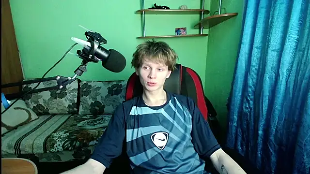 fameboyboo online show from December 1, 2025, 9:53 pm