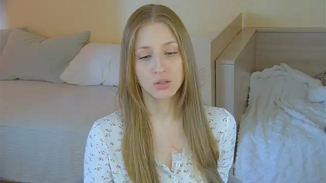 BritneyCruze online show from April 14, 2026, 10:43 am