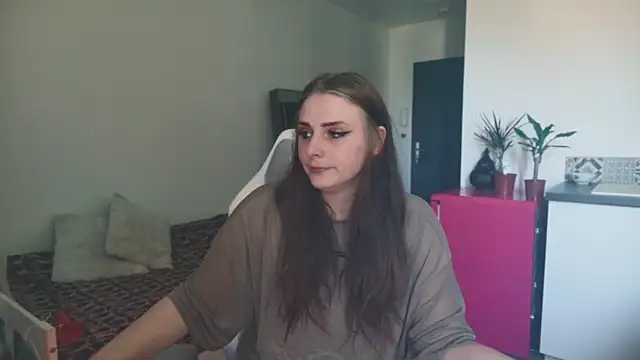 Snapshot of ce_leste__ chatting on April 17, 2026, 11:57 am ce leste online show from April 17, 2026, 11:57 am