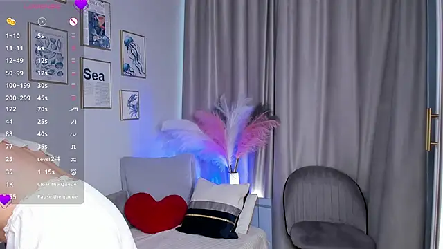 OdetteHarwick online show from November 13, 2025, 7:07 am