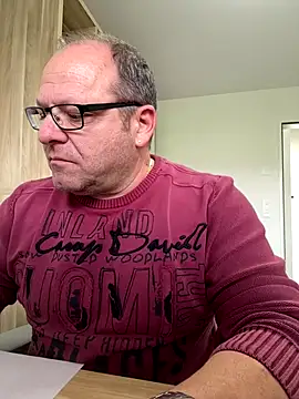 coupleLatinaLovers online show from October 28, 2025, 11:36 am