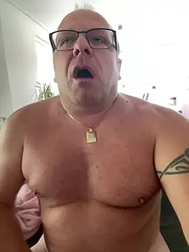 coupleLatinaLovers online show from June 30, 2026, 11:00 am