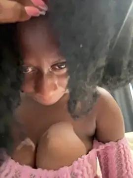 Snapshot of Roxiexx chatting on February 25, 2026, 1:43 pm Roxiexx online show from February 25, 2026, 1:43 pm