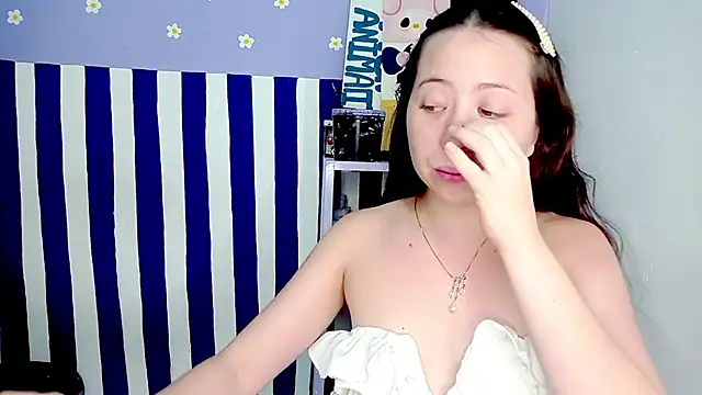 Snapshot of PetiteIvoryQueen19 chatting on April 11, 2026, 4:50 am PetiteIvoryQueen19 online show from April 11, 2026, 4:50 am