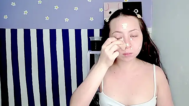 Snapshot of PetiteIvoryQueen19 chatting on April 13, 2026, 4:40 am PetiteIvoryQueen19 online show from April 13, 2026, 4:40 am
