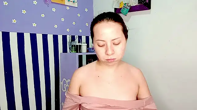 Snapshot of PetiteIvoryQueen19 chatting on June 15, 2026, 4:58 am PetiteIvoryQueen19 online show from June 15, 2026, 4:58 am
