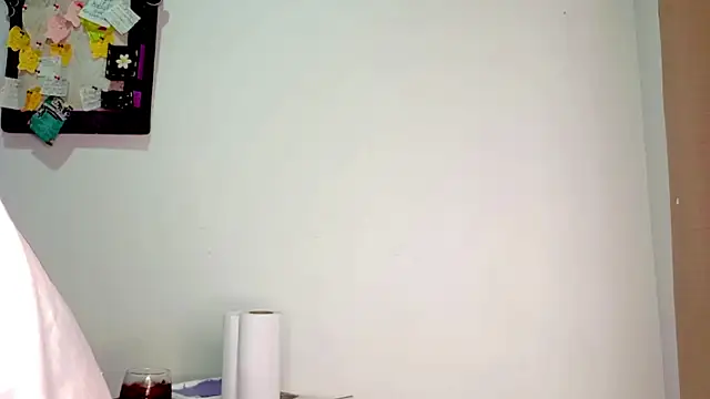 Snapshot of PetiteIvoryQueen19 chatting on June 18, 2026, 6:02 am PetiteIvoryQueen19 online show from June 18, 2026, 6:02 am