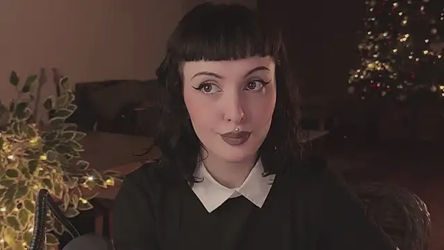 vinylstore online show from December 18, 2024, 5:00 pm