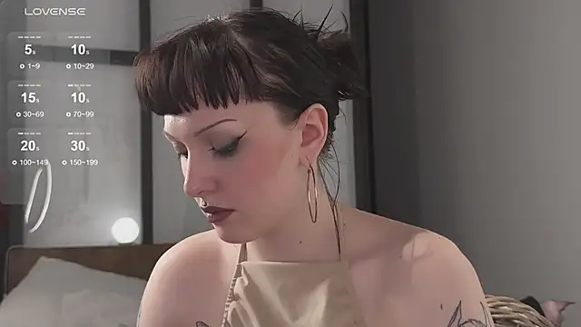 vinylstore online show from January 8, 2025, 4:22 pm