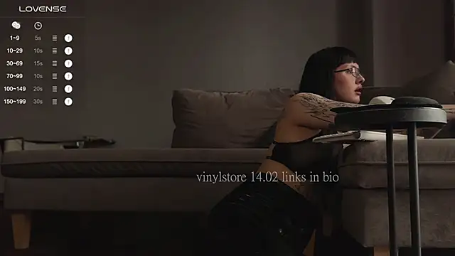 vinylstore online show from February 14, 2025, 6:12 am