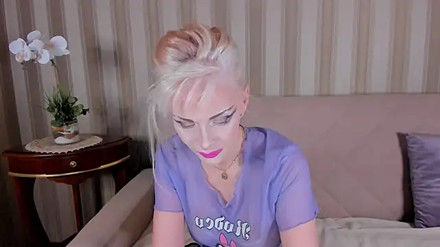 Snapshot of Rita_Farel chatting on March 13, 2025, 12:59 am Rita Farel online show from March 13, 2025, 12:59 am