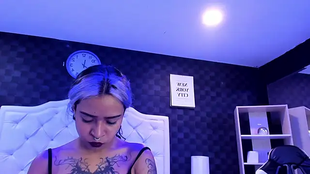 Snapshot of rave_connor chatting on December 10, 2024, 7:11 pm rave connor online show from December 10, 2024, 7:11 pm