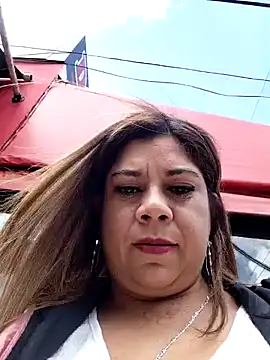 Laura-Hernandez online show from November 18, 2025, 4:22 pm