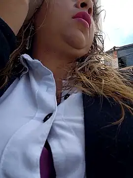 Laura-Hernandez online show from January 8, 2026, 3:36 pm