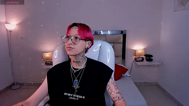 ravengreen  online show from January 28, 2025, 10:45 pm