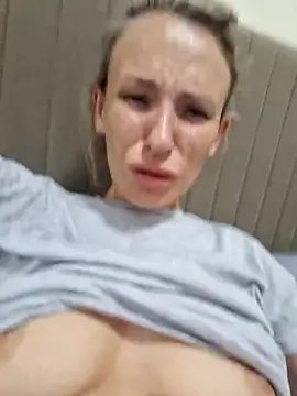 Snapshot of YourJuliena chatting on February 20, 2025, 1:40 pm YourJuliena online show from February 20, 2025, 1:40 pm