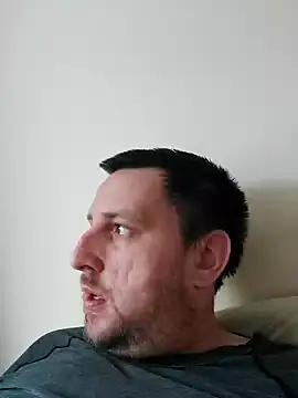 Snapshot of HE-M123 chatting on January 1, 2025, 1:05 pm HE-M123 online show from January 1, 2025, 1:05 pm