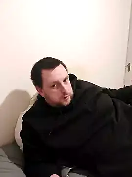 Snapshot of HE-M123 chatting on January 1, 2025, 10:24 pm HE-M123 online show from January 1, 2025, 10:24 pm