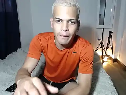 SWEET MIGUEL online show from October 28, 2025, 9:28 pm