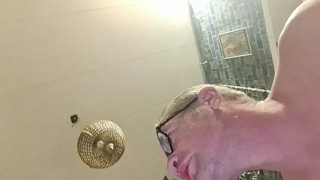 Snapshot of mikeythebestsucker chatting on May 25, 2026, 5:24 am mikeythebestsucker online show from May 25, 2026, 5:24 am