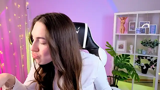 MelissaLovvv online show from May 17, 2026, 11:39 am