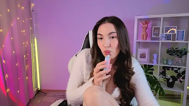 MelissaLovvv online show from May 19, 2026, 3:02 am