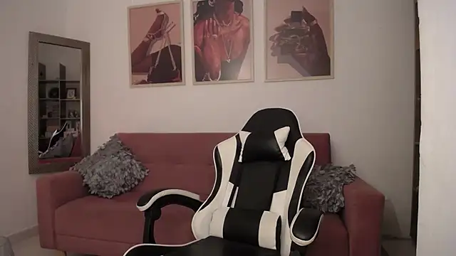 catalinapalencia online show from November 4, 2025, 7:13 pm