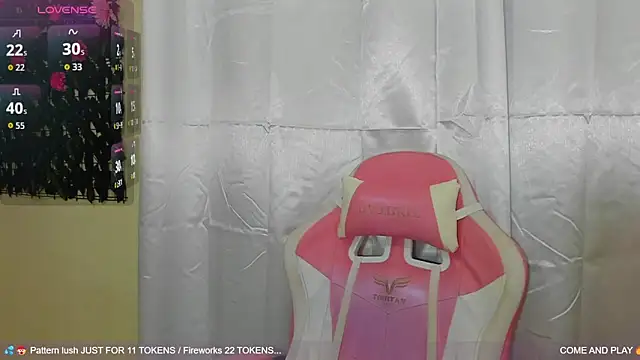 sweetieandjuicyy online show from October 27, 2025, 1:04 pm