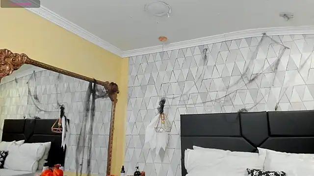 JustinePerry online show from November 3, 2025, 3:52 am