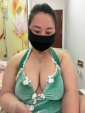 Snapshot of Angie_88 chatting on February 27, 2025, 2:43 pm Angie 88 online show from February 27, 2025, 2:43 pm