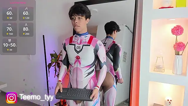 Snapshot of teemotwink chatting on January 18, 2026, 10:13 pm teemotwink online show from January 18, 2026, 10:13 pm