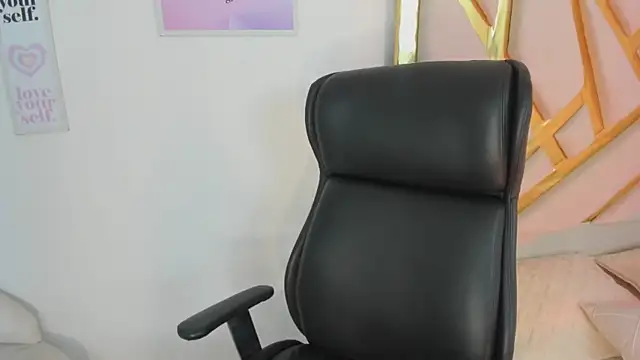 Snapshot of LanaJones_ chatting on May 28, 2026, 1:19 pm LanaJones online show from May 28, 2026, 1:19 pm