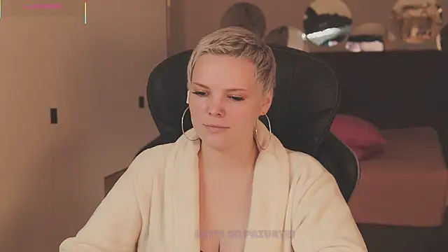 LikaBerry1 online show from November 27, 2025, 1:57 pm