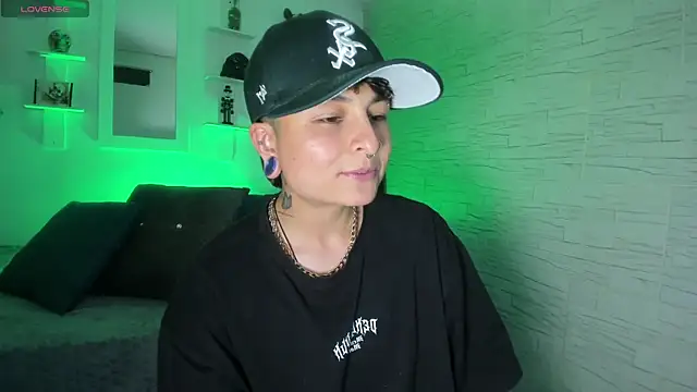 Snapshot of ZuryRamirez_ chatting on October 11, 2025, 9:24 pm ZuryRamirez online show from October 11, 2025, 9:24 pm