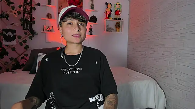 Snapshot of ZuryRamirez_ chatting on October 24, 2025, 9:11 pm ZuryRamirez online show from October 24, 2025, 9:11 pm