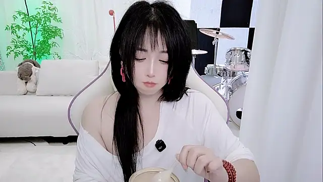 Snapshot of Vaness-a chatting on November 18, 2025, 3:49 pm Vaness-a online show from November 18, 2025, 3:49 pm