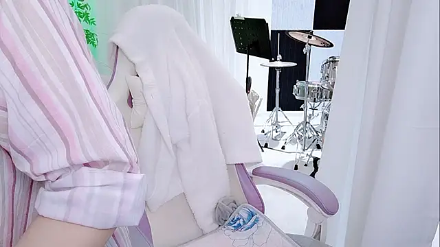 Snapshot of Vaness-a chatting on November 20, 2025, 12:44 am Vaness-a online show from November 20, 2025, 12:44 am